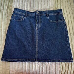 St. John's Bay Women's Mid Rise Denim Skort - Size 12 Regular